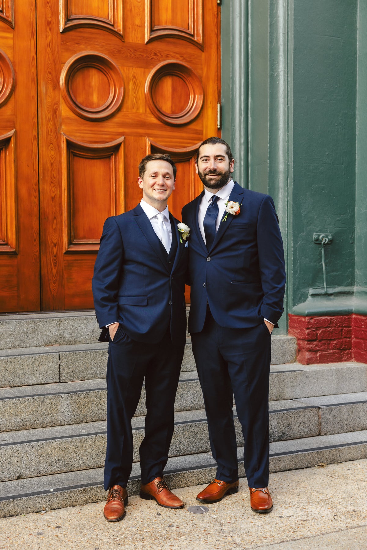 William and a groomsman posing together outside.